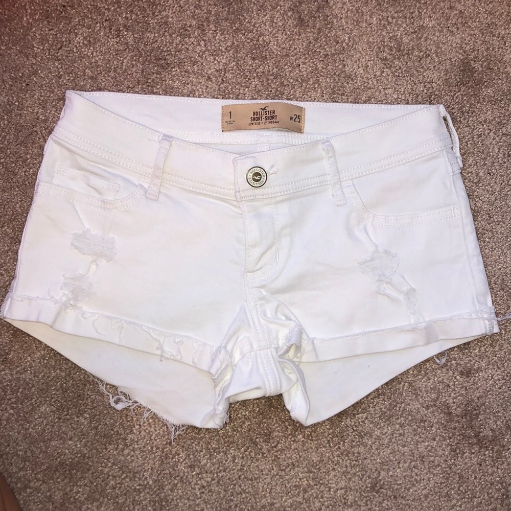 Hollister White Low Rise Short-Shorts